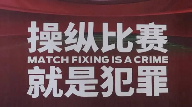 不用跟当年的5年80亿比，那是2015年，金元足球的鼎盛时期，看的外援都是保利尼奥奥古斯塔浩克特谢拉……而且，当年的那个天价，最后也没到位，也烂尾了，打官司都要不回钱。